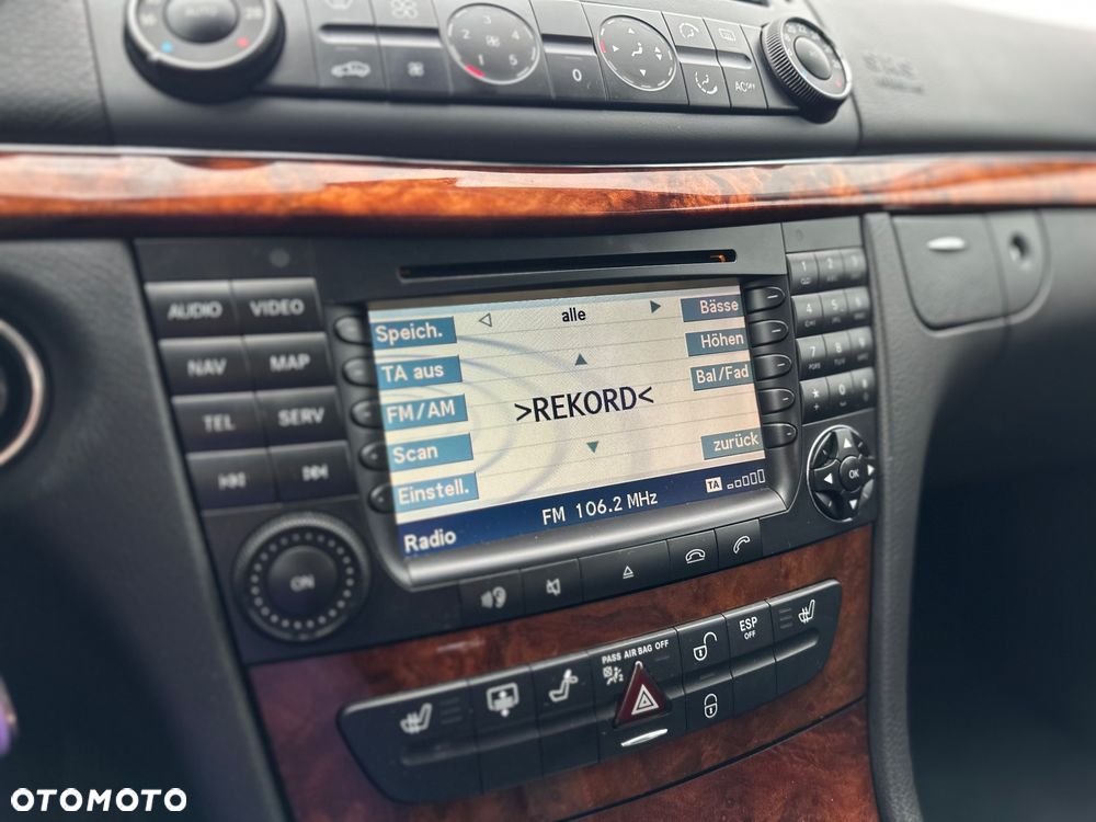 Mercedes-Benz Klasa E 350 4Matic Automatik Classic - 23