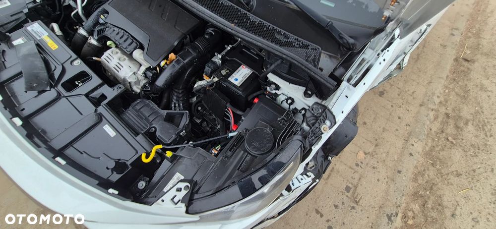 Peugeot 3008 1.2 PureTech GPF Active S&S EAT8 - 29