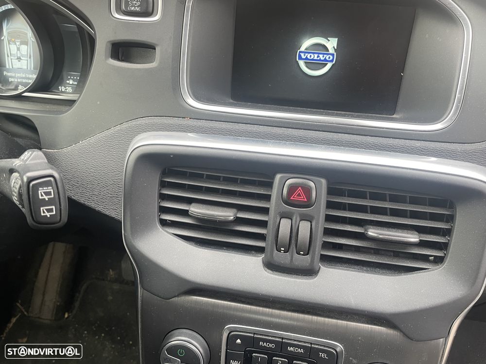 Volvo V40 2.0 D2 Momentum Geartronic - 6