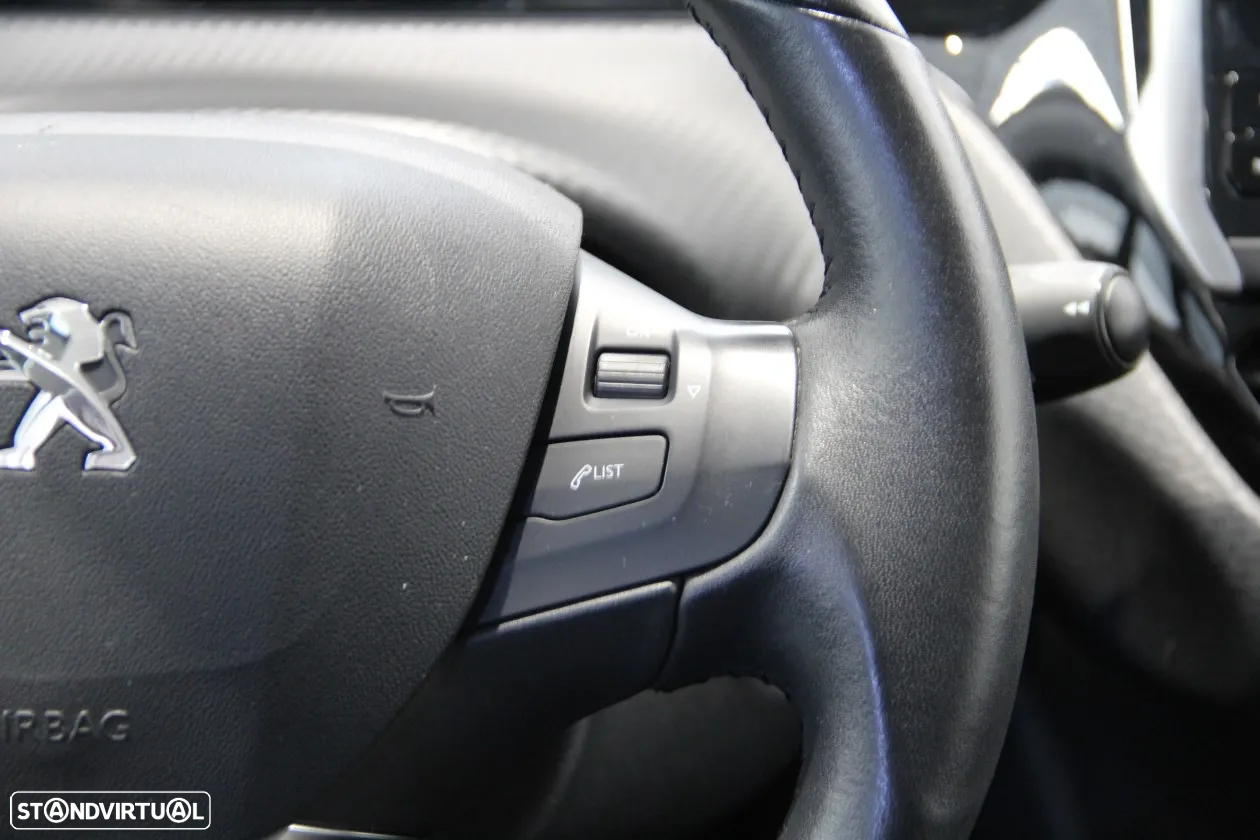 Peugeot 2008 1.2 PureTech Signature - 12