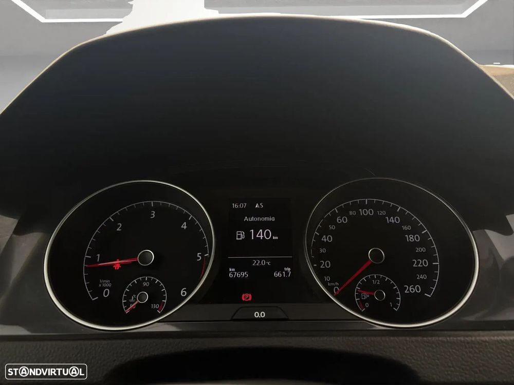 VW Golf 1.6 TDI Highline - 11