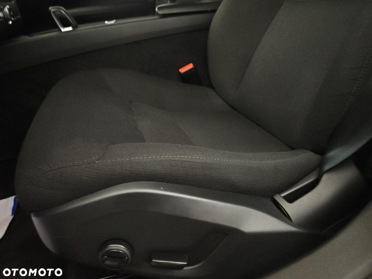 Volvo V60 B4 D Momentum - 12