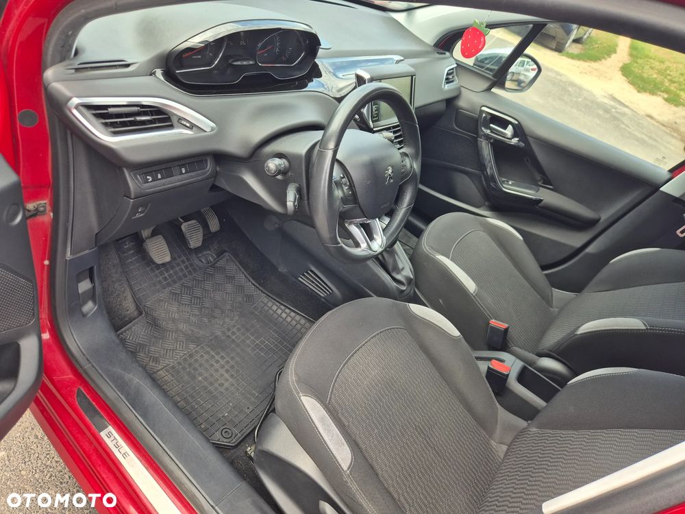 Peugeot 208 1.2 PureTech Style - 10