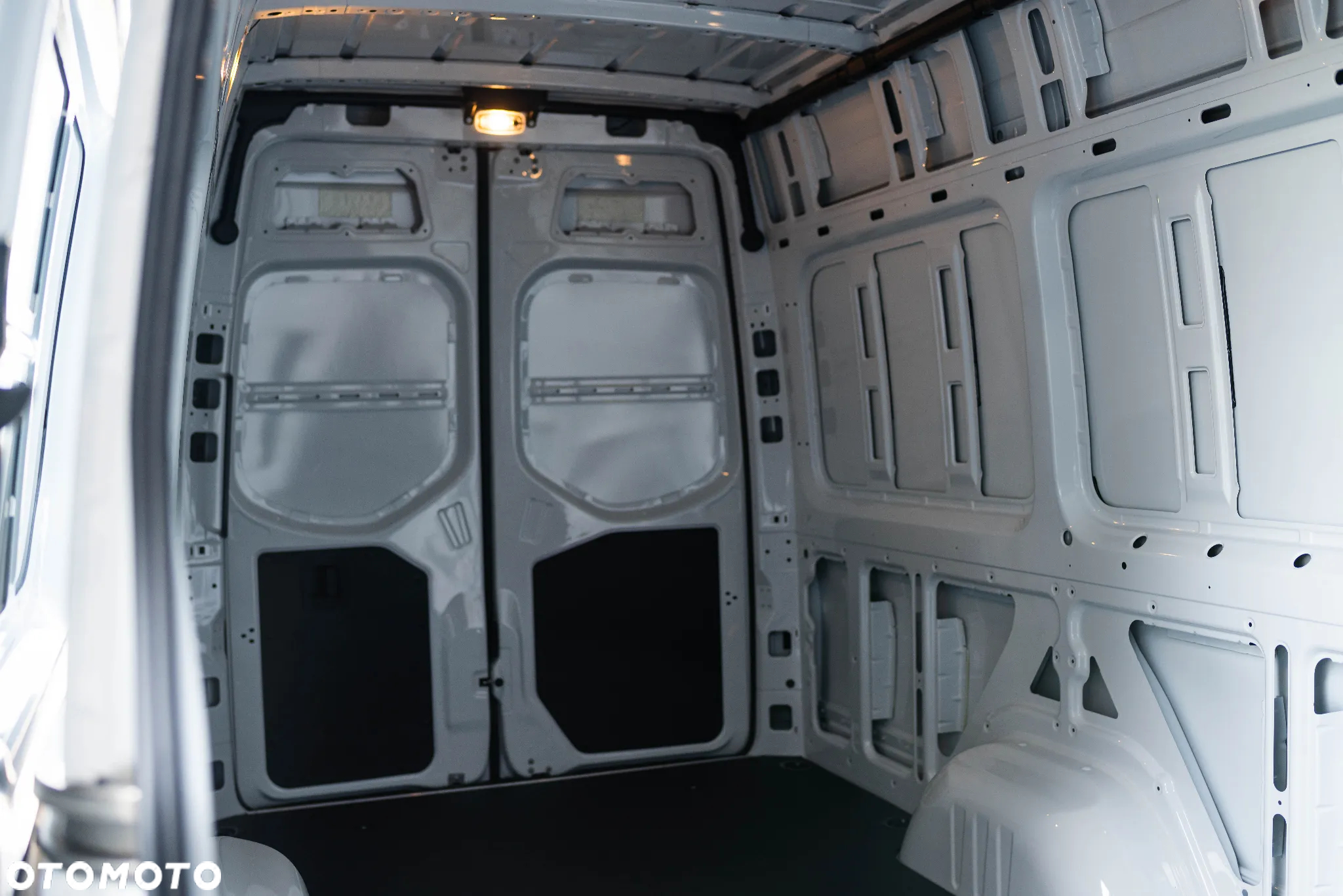 Mercedes-Benz eSprinter - 28