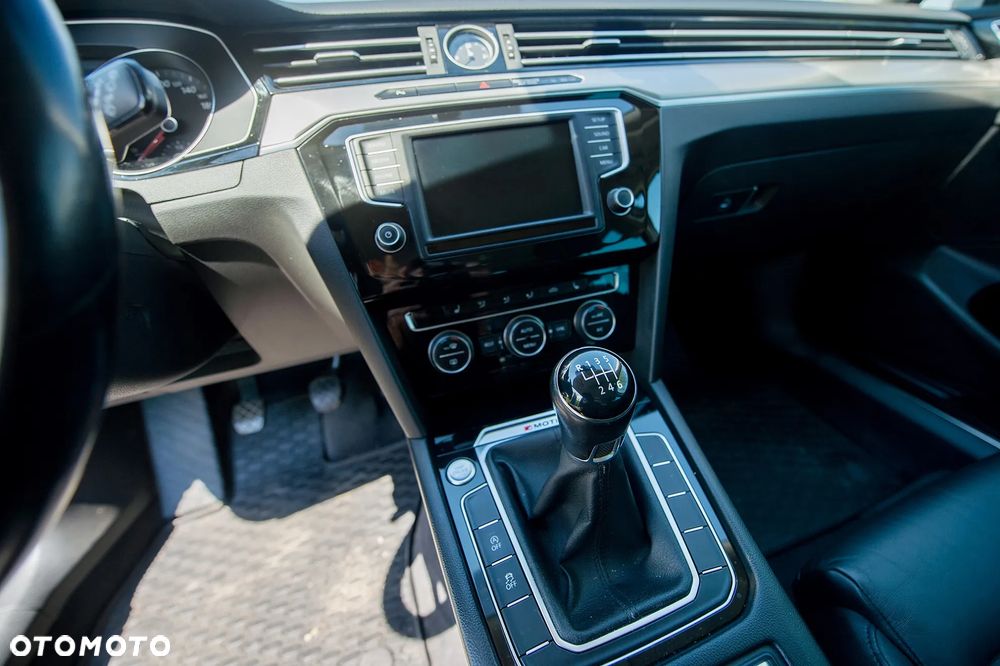 Volkswagen Passat 2.0 TDI BMT 4Mot Highline - 15