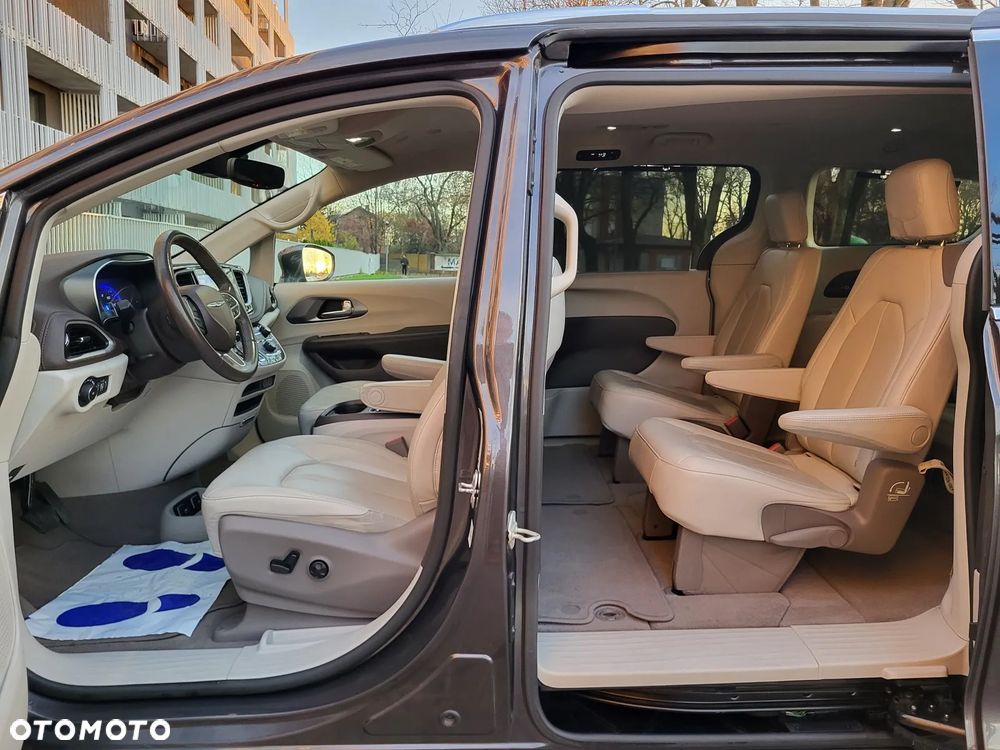 Chrysler Pacifica - 21