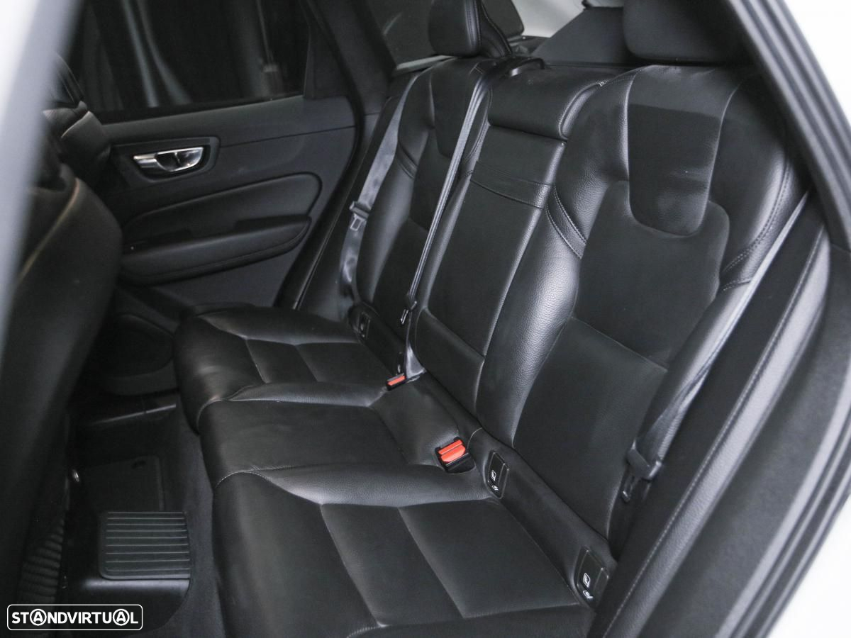 Volvo XC 60 2.0 T8 PHEV Momentum AWD - 10