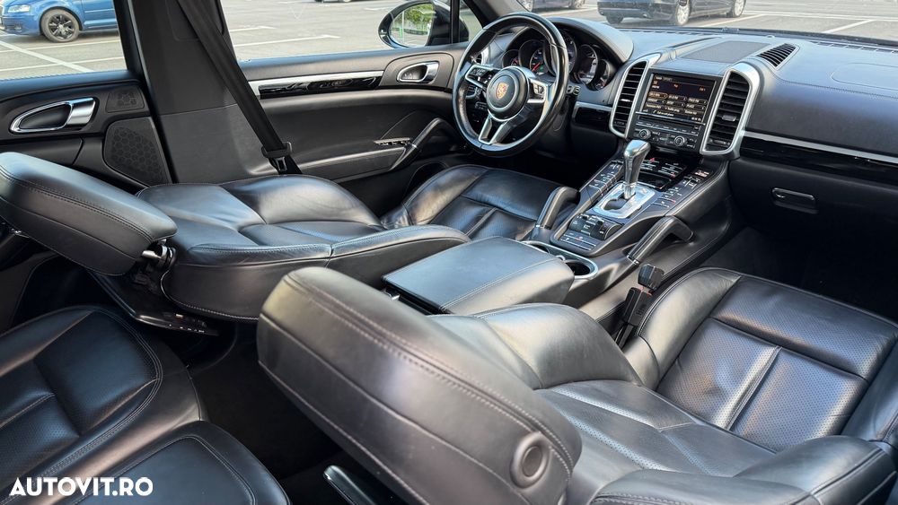 Porsche Cayenne 3.0 L - 8