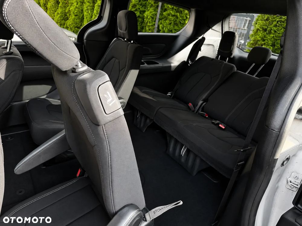 Chrysler Pacifica - 39