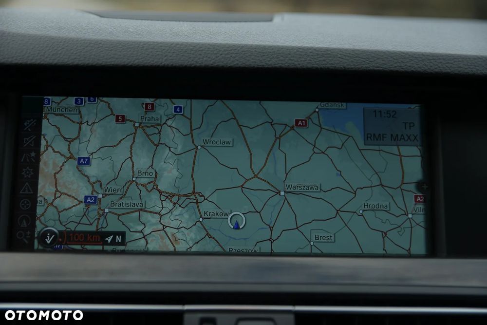 BMW Seria 5 525d - 33