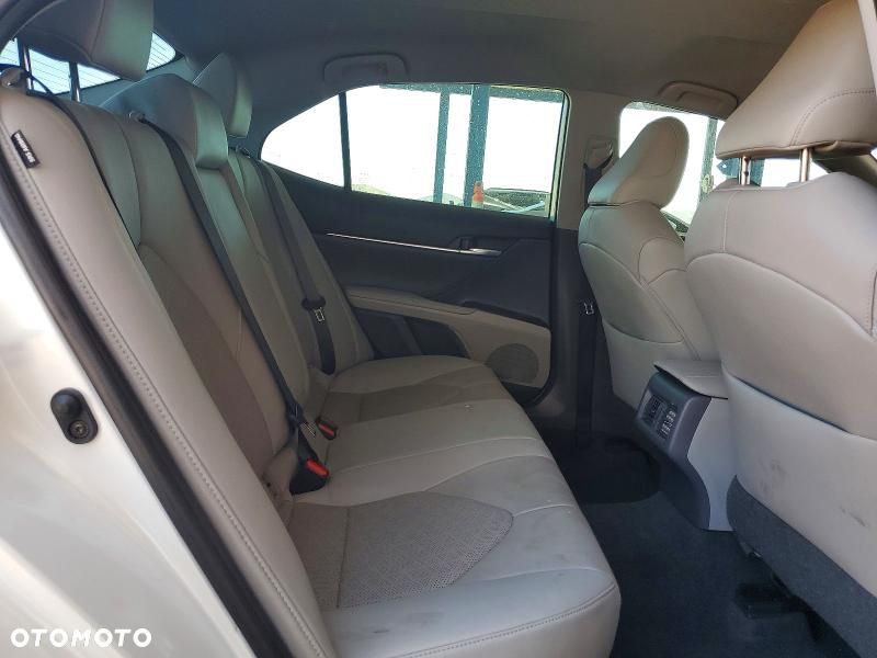 Toyota Camry - 10