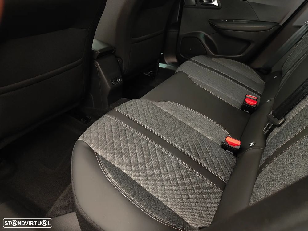 Peugeot 2008 1.2 PureTech Allure - 38