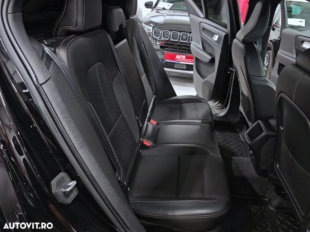 Volvo XC 40 T4 R-Design - 27