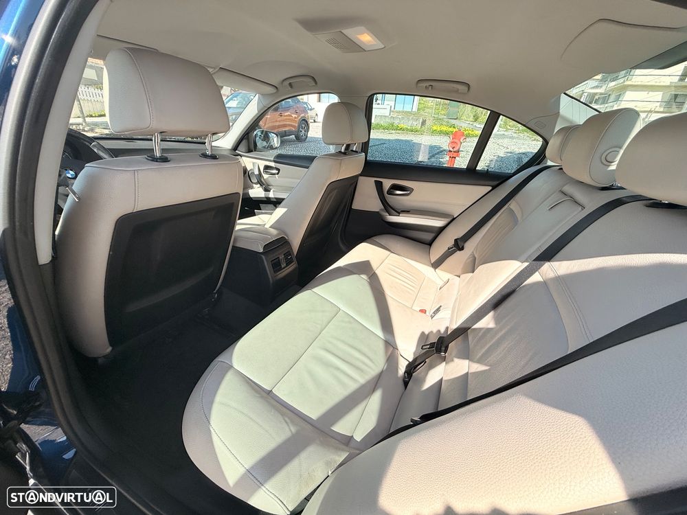 BMW 320 d Line Sport - 16