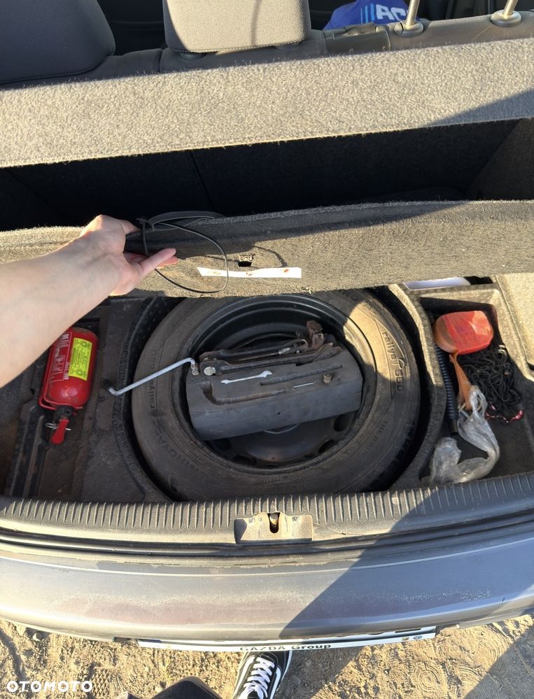 Volkswagen Golf 1.6 FSI Trendline - 17