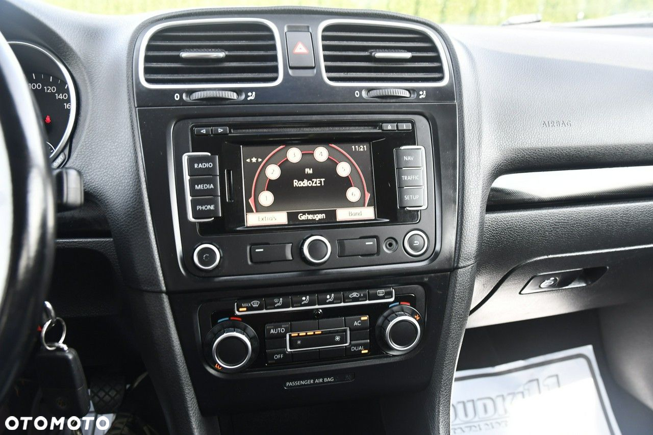 Volkswagen Golf - 33