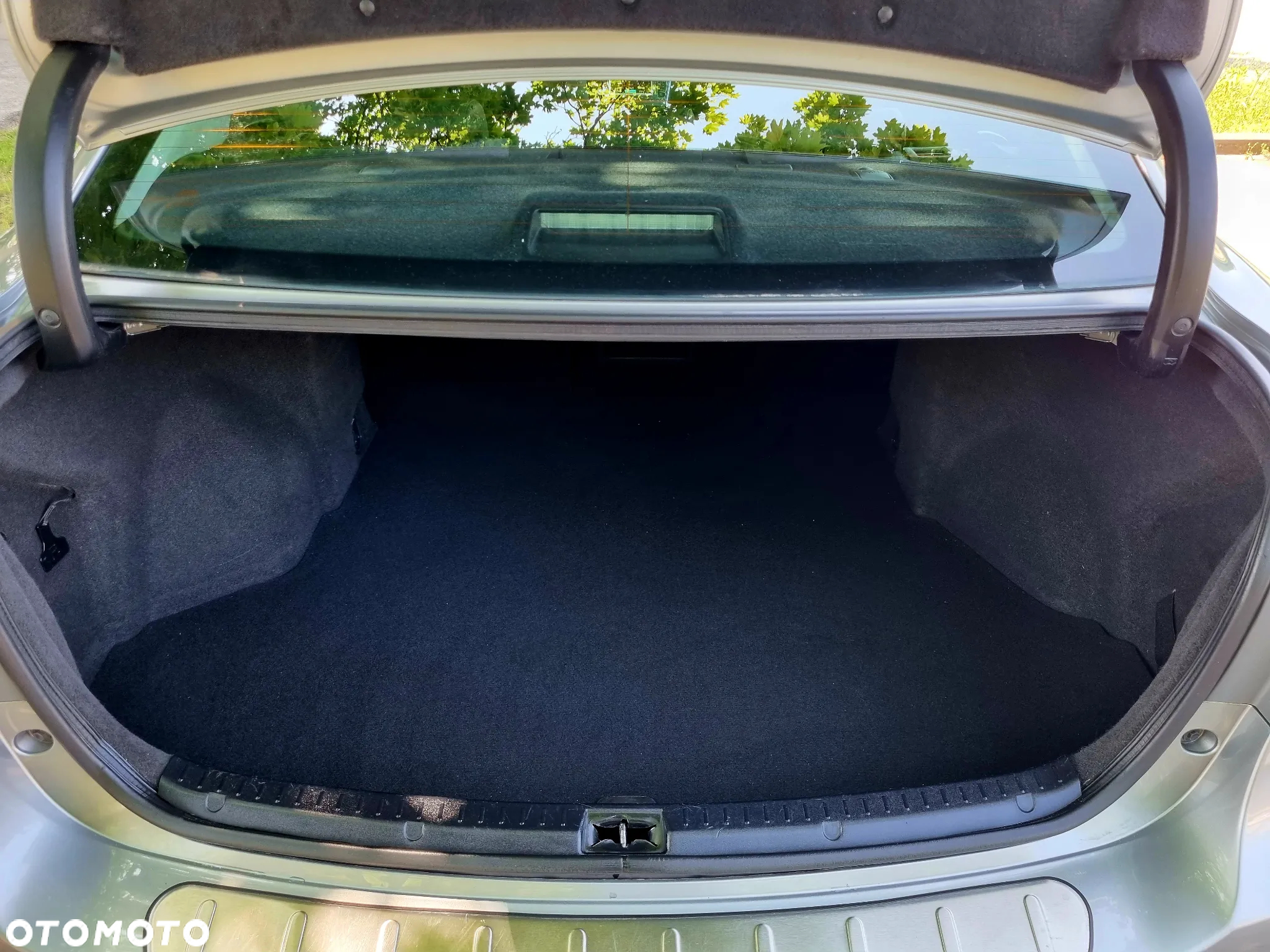 Toyota Avensis 1.8 Premium - 14