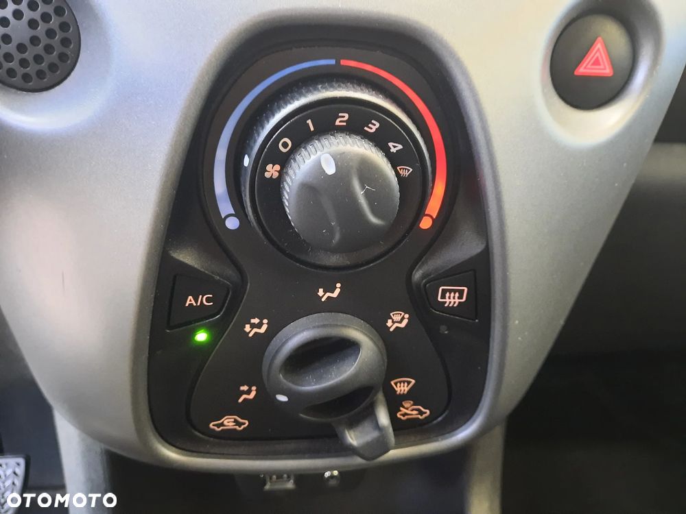 Toyota Aygo x-play - 13