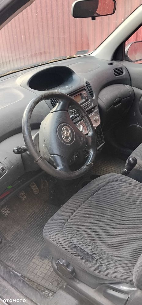 Toyota Yaris Verso - 5
