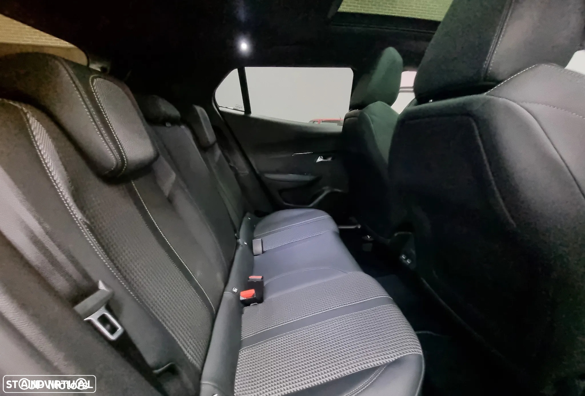 Peugeot 2008 1.2 PureTech GT - 12