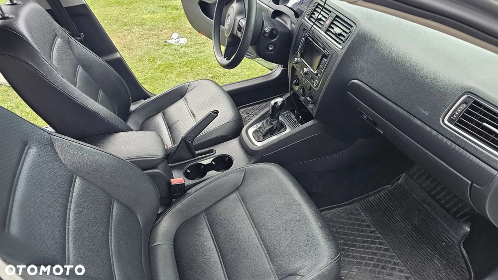 Volkswagen Jetta - 10