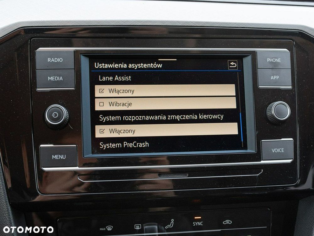 Volkswagen Passat - 24