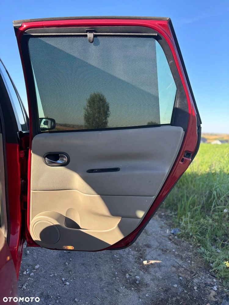 Renault Scenic 1.9 dCi FAP Avantage - 32