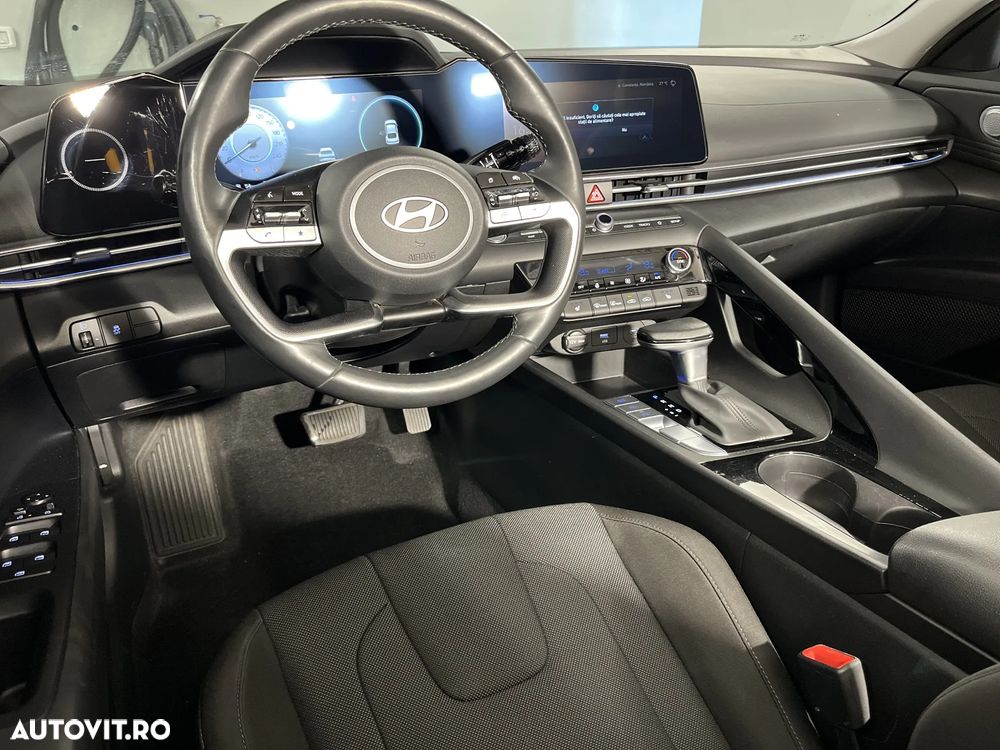 Hyundai Elantra - 15