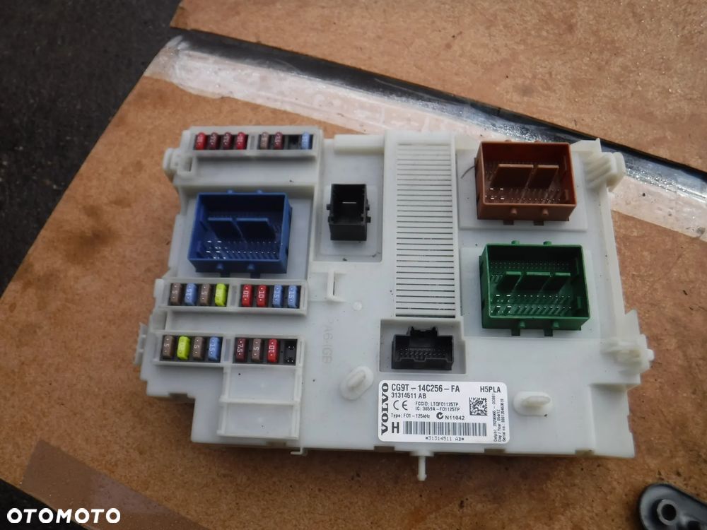 Volvo S60 II V60 Xc60 modul BSI komfortu CG9T-14C256-FA skrzynka bezpiecznikow - 1