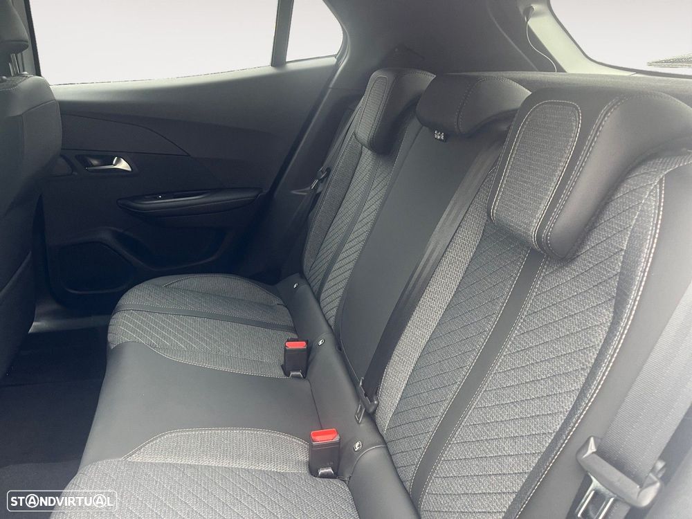 Peugeot e-2008 54 kWh Allure - 13