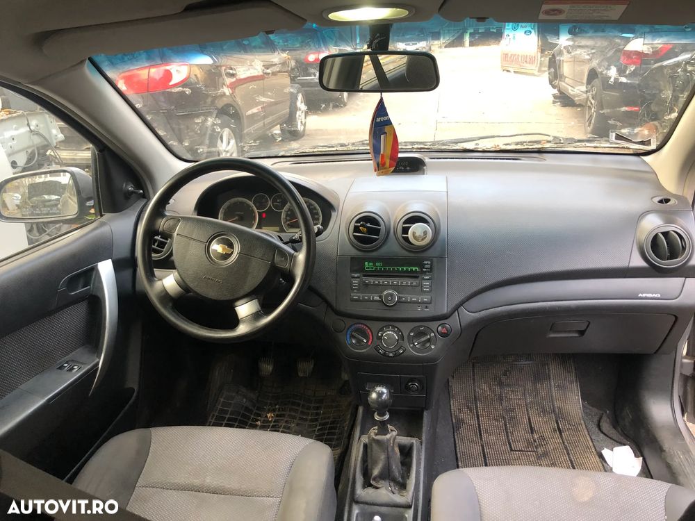 Dezmembrez Chevrolet Aveo gri argintiu 1.4 benzina - 8