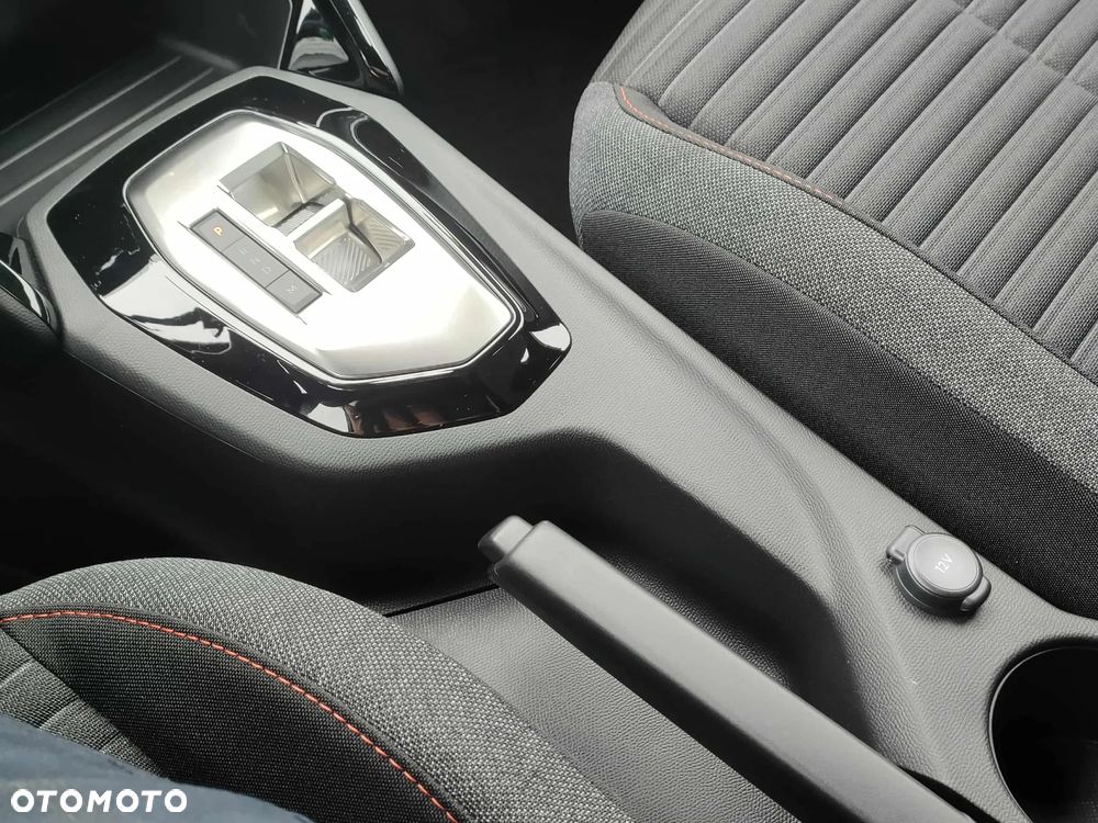 Peugeot 2008 1.2 PureTech Active Pack S&S EAT8 - 13