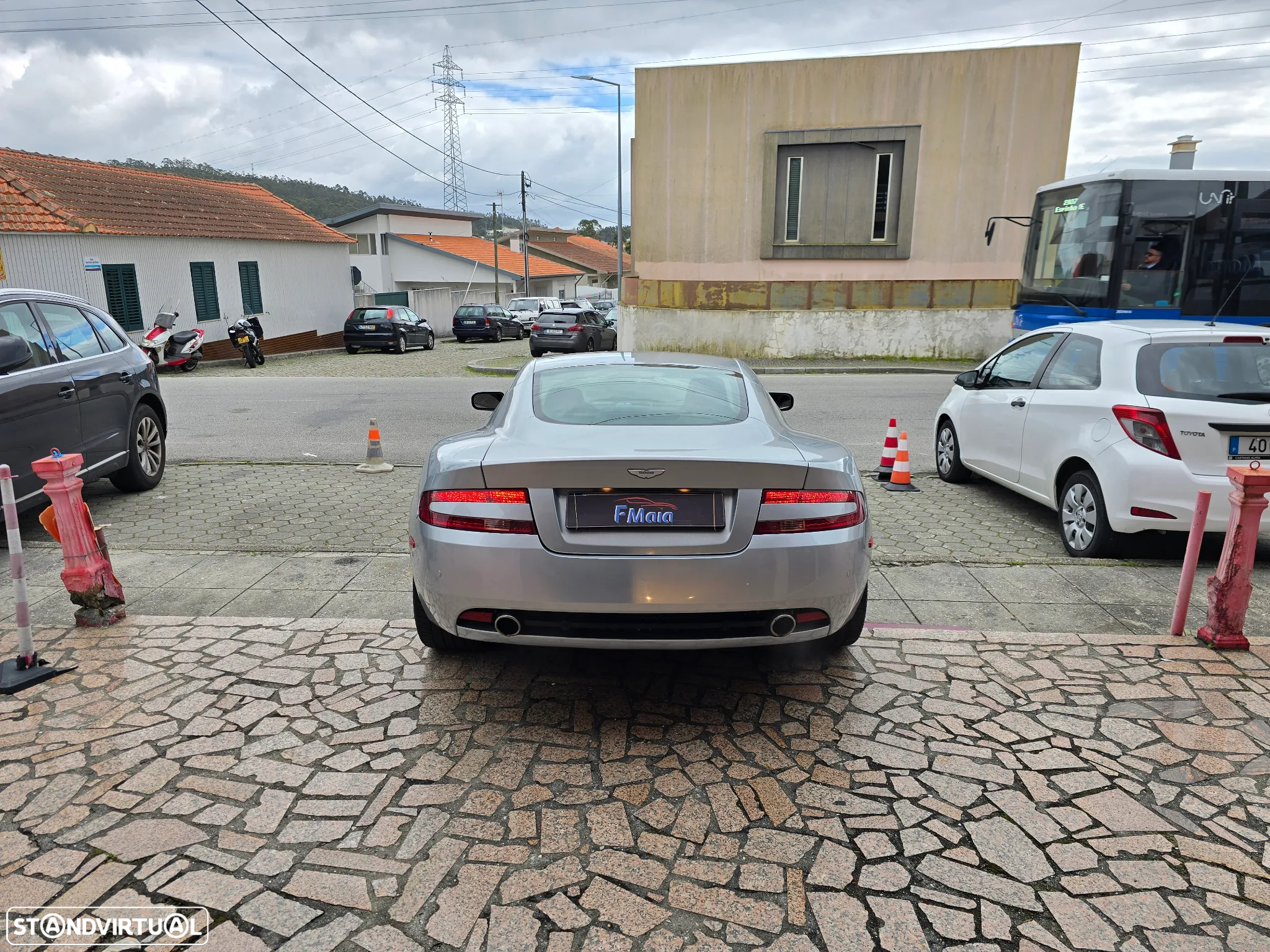Aston Martin DB9 Coupe - 6