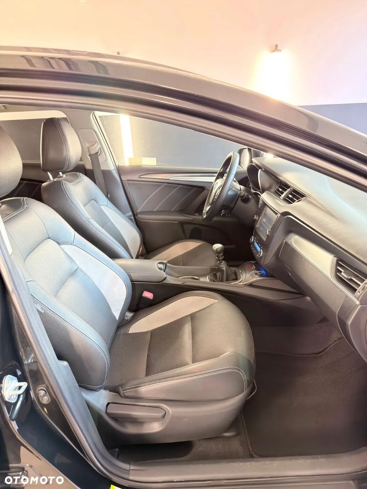 Toyota Avensis 2.0 D-4D Premium - 30