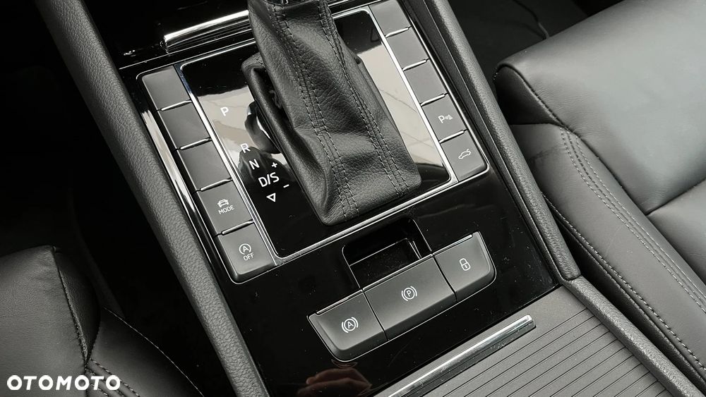 Skoda Superb 2.0 TDI SCR Style DSG - 19