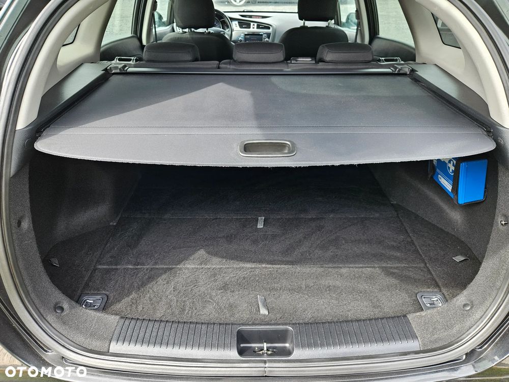 Kia Ceed 1.6 GDI Dream Team Edition - 9