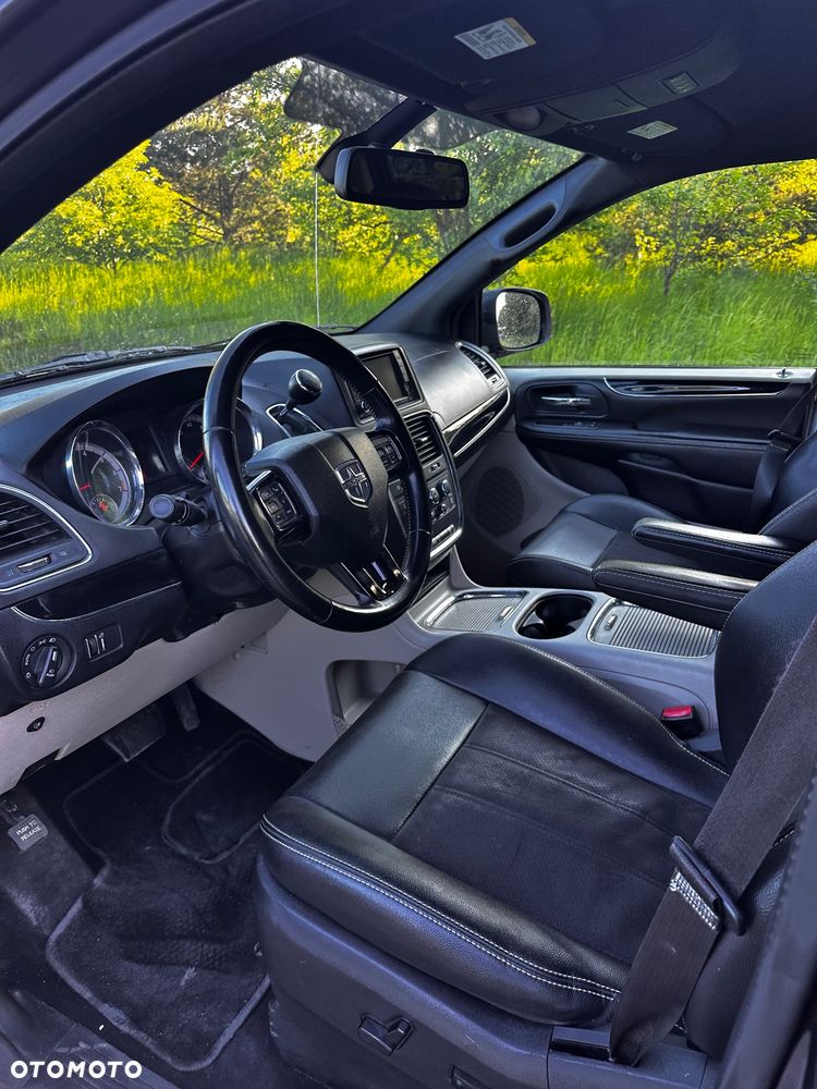 Dodge Grand Caravan 3.6 R/T - 8