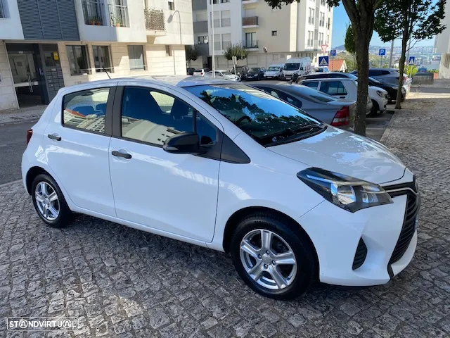 Toyota Yaris 1.0 VVT-i Comfort+P.Style - 3
