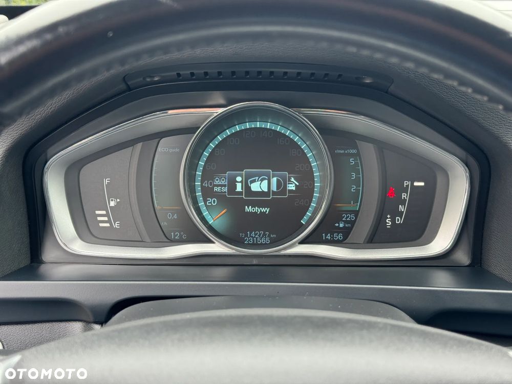 Volvo V60 D2 Summum - 12