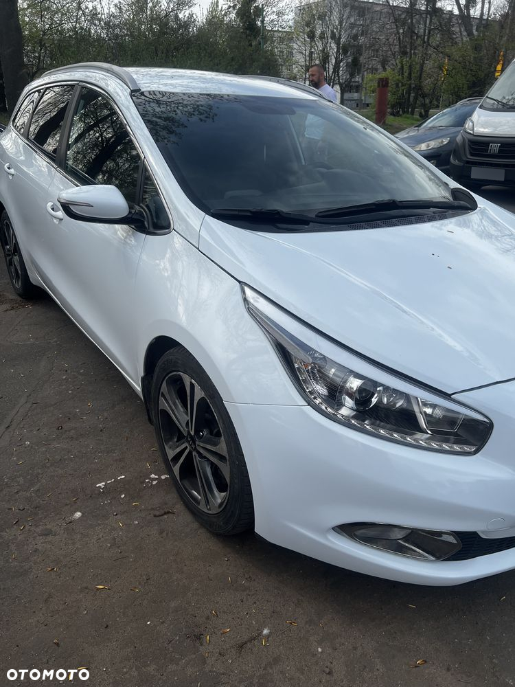Kia Ceed 1.6 CRDi 128 ISG SW Platinum Edition - 13