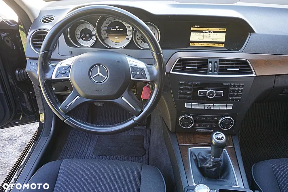 Mercedes-Benz Klasa C 180 BlueEFFICIENCY Elegance - 22