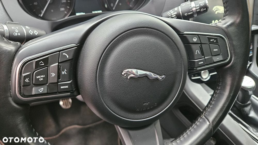 Jaguar F-Pace 2.0 i4D RWD Pure - 18