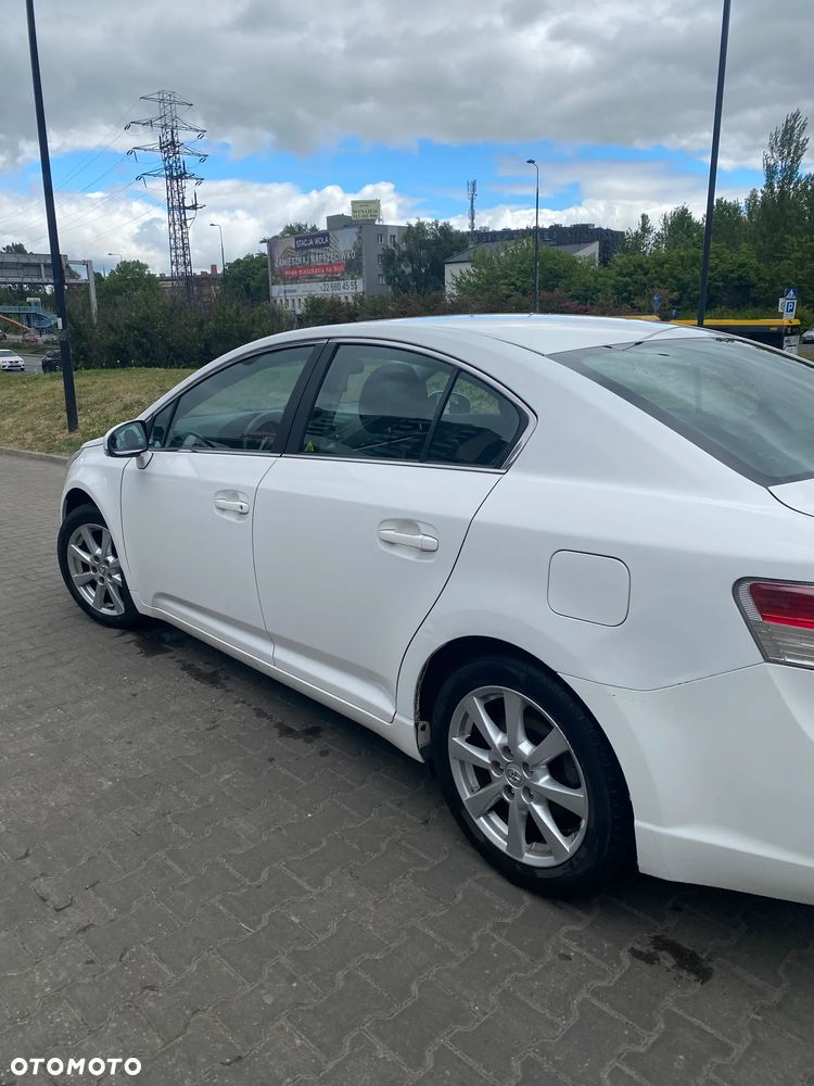 Toyota Avensis 1.6 - 4