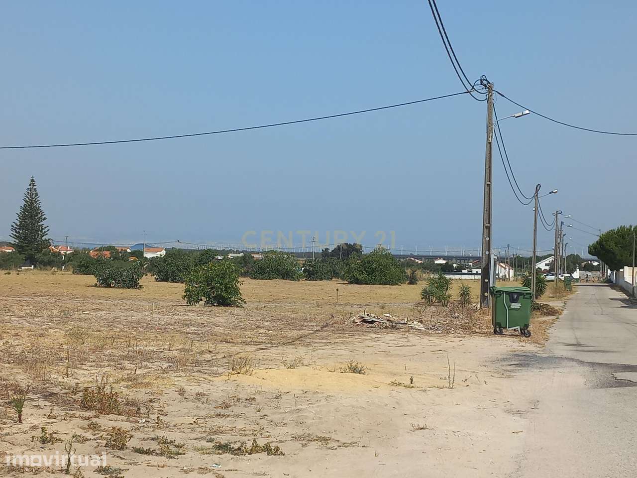 Terreno com 6.694m2 Situado a: 3 km do centro do Montijo. Com potencia - Grande imagem: 2/10