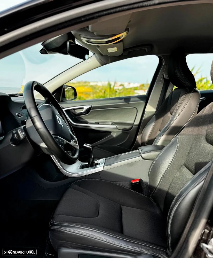 Volvo V60 2.0 D4 Momentum - 9