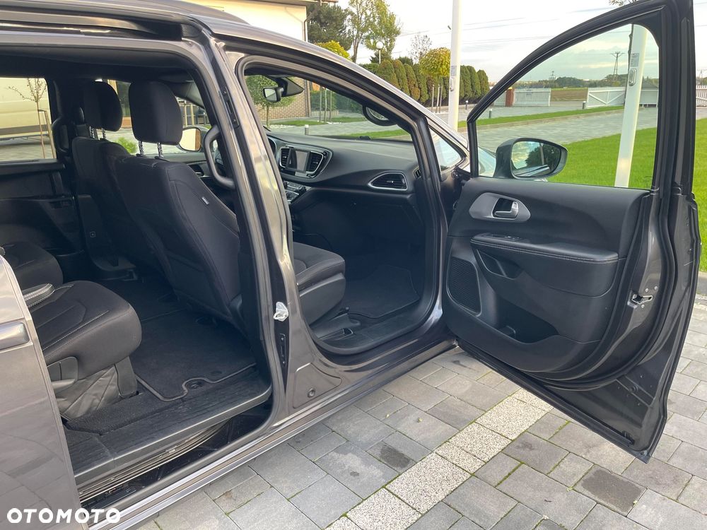 Chrysler Pacifica - 20