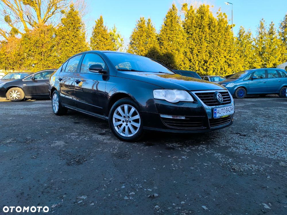 Volkswagen Passat - 1