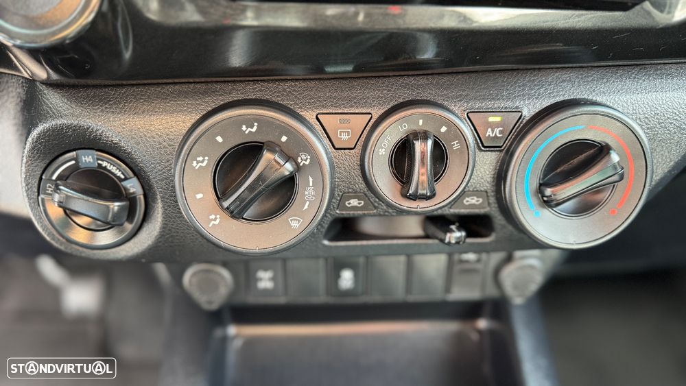 Toyota Hilux 2.4 D-4D 4WD CD Tracker - 10
