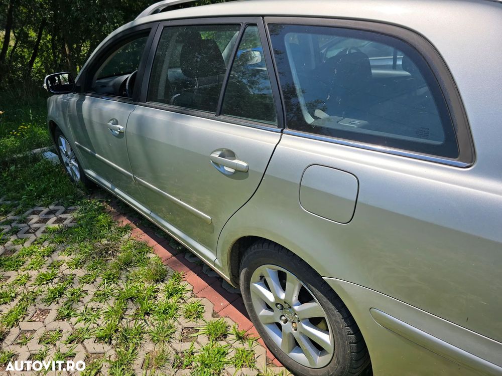 Toyota Avensis 2.0 D-4D Station Luna - 6