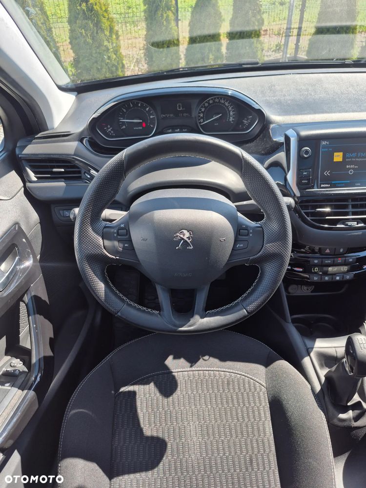 Peugeot 208 - 17